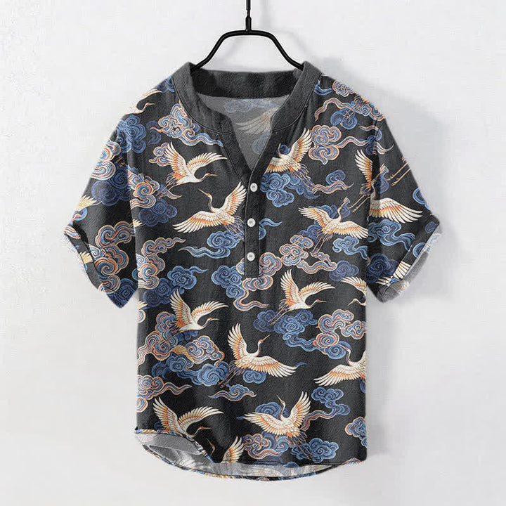 Buddha Stones Camisa de manga corta con medio botón para hombre, de algodón, con estampado de grulla oriental y nubes. - Gris oscuro - US/UK/AU50, EU60 (5XL) - image 0