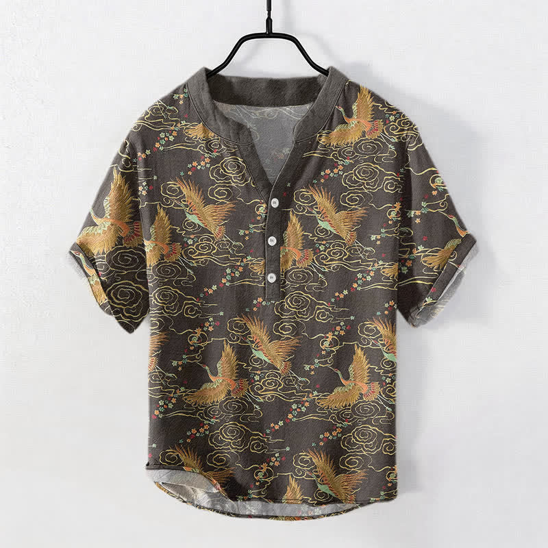 Buddha Stones Camisa de manga corta con medio botón para hombre, de algodón, con estampado de grulla dorada y nubes. - Gris oscuro - US/UK/AU50, EU60 (5XL) - image 0