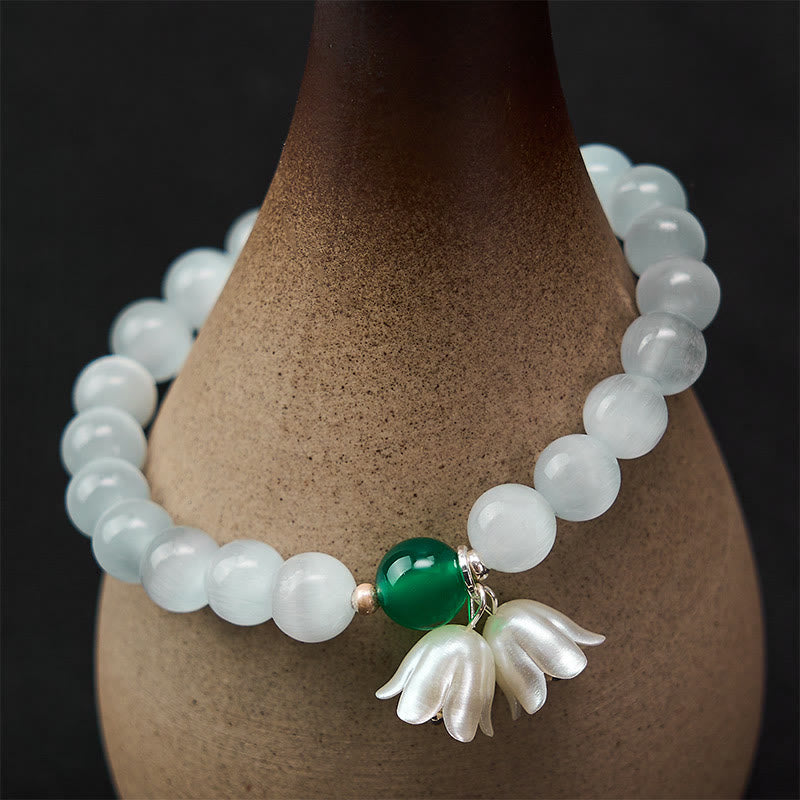 Buddha Stones Pulsera con cuentas redondas blancas de ojo de gato de 8 mm y flores de lirio del valle. - image 5