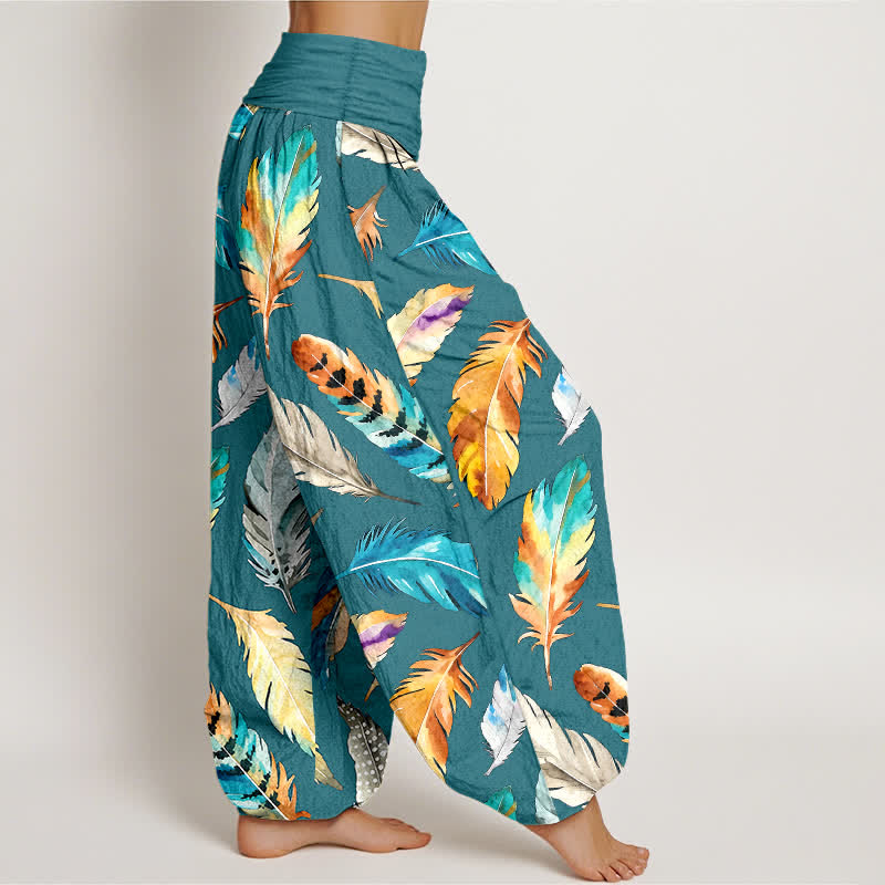 Buddha Stones Pantalones harem de mujer con cintura elástica y estampado de plumas de colores, de algodón puro. - image 10