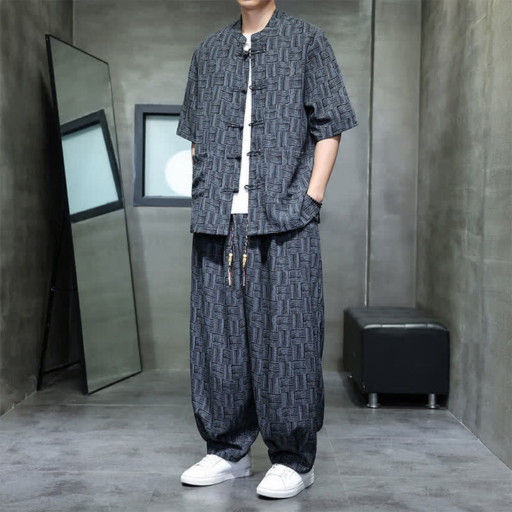 Buddha Stones Conjunto de 2 piezas para hombre: camisa de manga corta con cuello mandarín, botones de rana y estampado geométrico, y pantalones harem con bolsillos. - Gris pizarra oscuro - US/UK/AU48, EU58 (6XL) - image 0