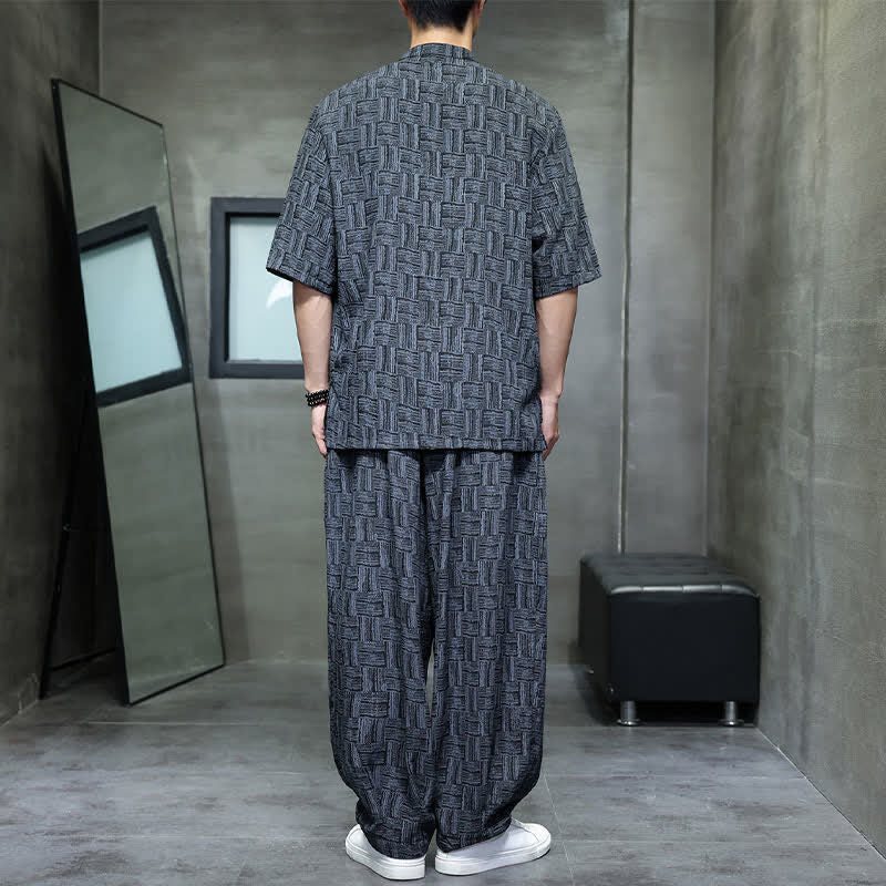 Buddha Stones Conjunto de 2 piezas para hombre: camisa de manga corta con cuello mandarín, botones de rana y estampado geométrico, y pantalones harem con bolsillos. - image 2