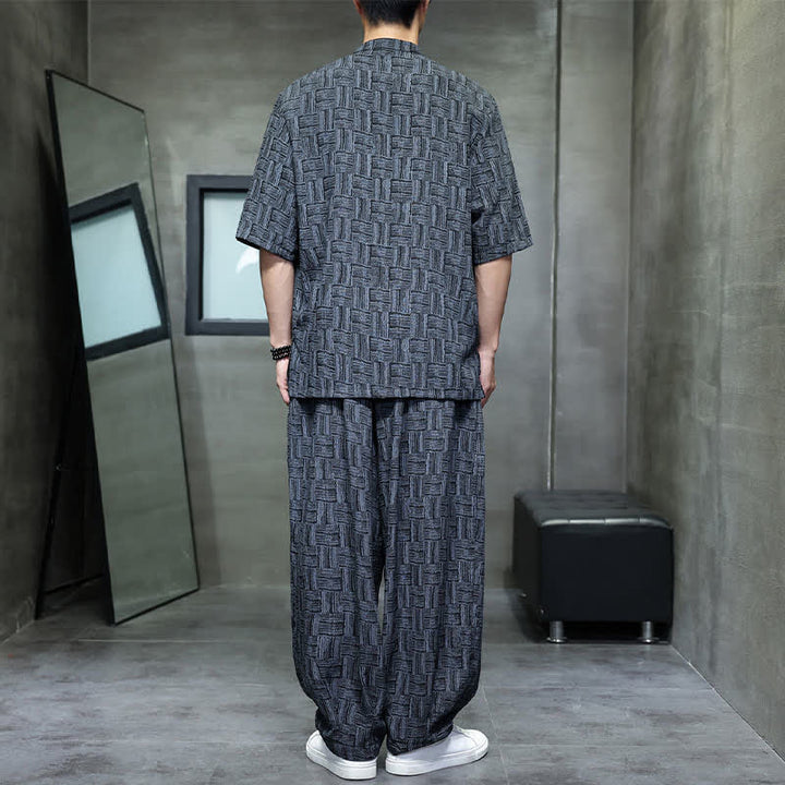 Buddha Stones Conjunto de 2 piezas para hombre: camisa de manga corta con cuello mandarín, botones de rana y estampado geométrico, y pantalones harem con bolsillos. - image 2
