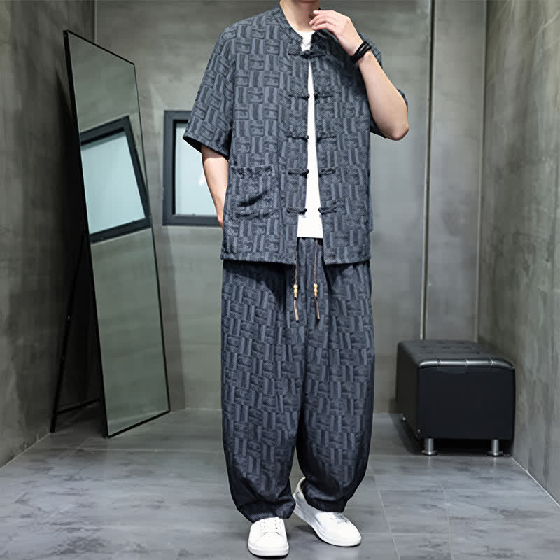 Buddha Stones Conjunto de 2 piezas para hombre: camisa de manga corta con cuello mandarín, botones de rana y estampado geométrico, y pantalones harem con bolsillos. - image 8