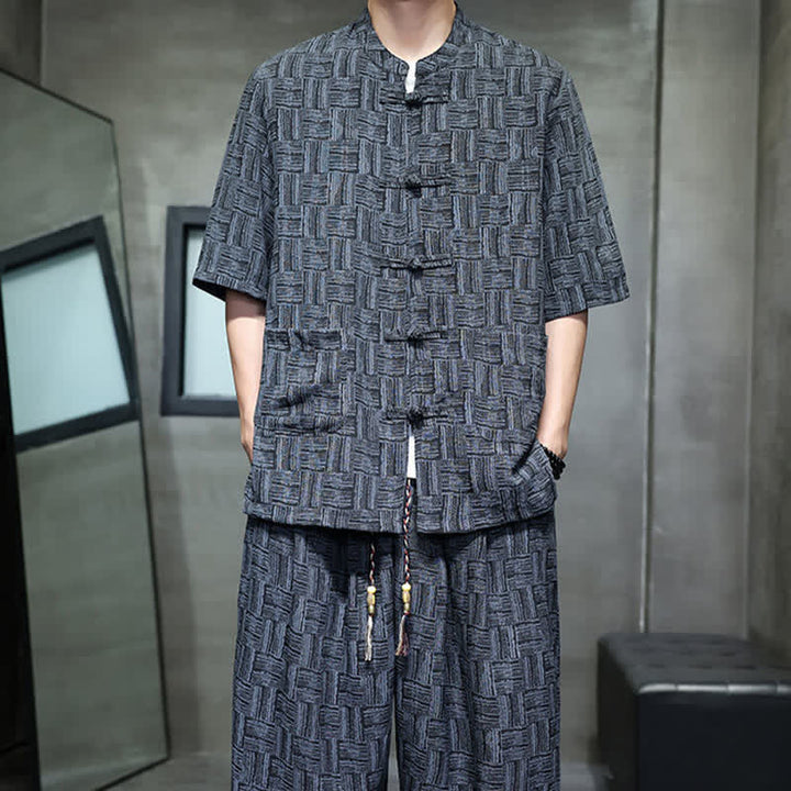Buddha Stones Conjunto de 2 piezas para hombre: camisa de manga corta con cuello mandarín, botones de rana y estampado geométrico, y pantalones harem con bolsillos. - image 9