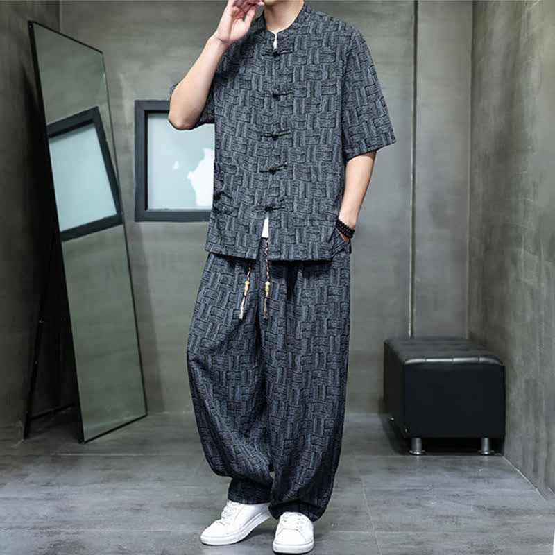 Buddha Stones Conjunto de 2 piezas para hombre: camisa de manga corta con cuello mandarín, botones de rana y estampado geométrico, y pantalones harem con bolsillos. - image 7