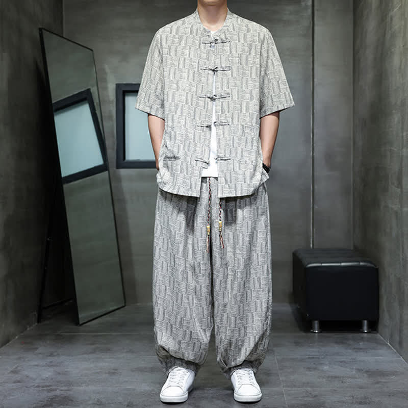 Buddha Stones Conjunto de 2 piezas para hombre: camisa de manga corta con cuello mandarín, botones de rana y estampado geométrico, y pantalones harem con bolsillos. - image 11