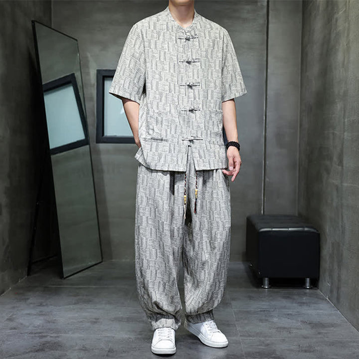 Buddha Stones Conjunto de 2 piezas para hombre: camisa de manga corta con cuello mandarín, botones de rana y estampado geométrico, y pantalones harem con bolsillos. - image 15