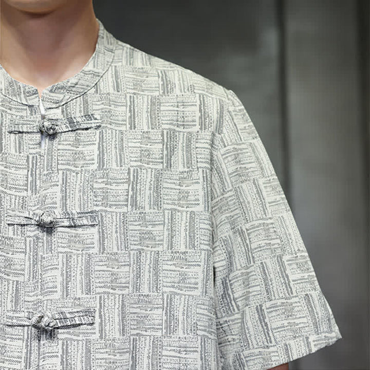 Buddha Stones Conjunto de 2 piezas para hombre: camisa de manga corta con cuello mandarín, botones de rana y estampado geométrico, y pantalones harem con bolsillos. - image 20