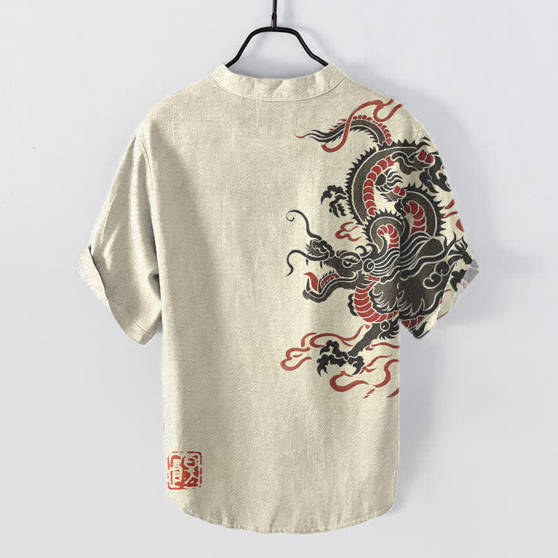 Buddha Stones Camisa de manga corta con medio botón para hombre, de algodón negro con estampado de dragón rojo. - image 1