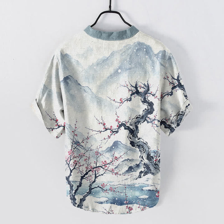 Buddha Stones Camisa de manga corta para hombre con estampado de ciruelas de montaña y medio botón, color algodón lavado con tinta. - image 1