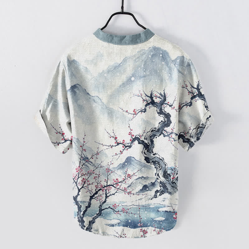 Buddha Stones Camisa de manga corta para hombre con estampado de ciruelas de montaña y medio botón, color algodón lavado con tinta. - image 1