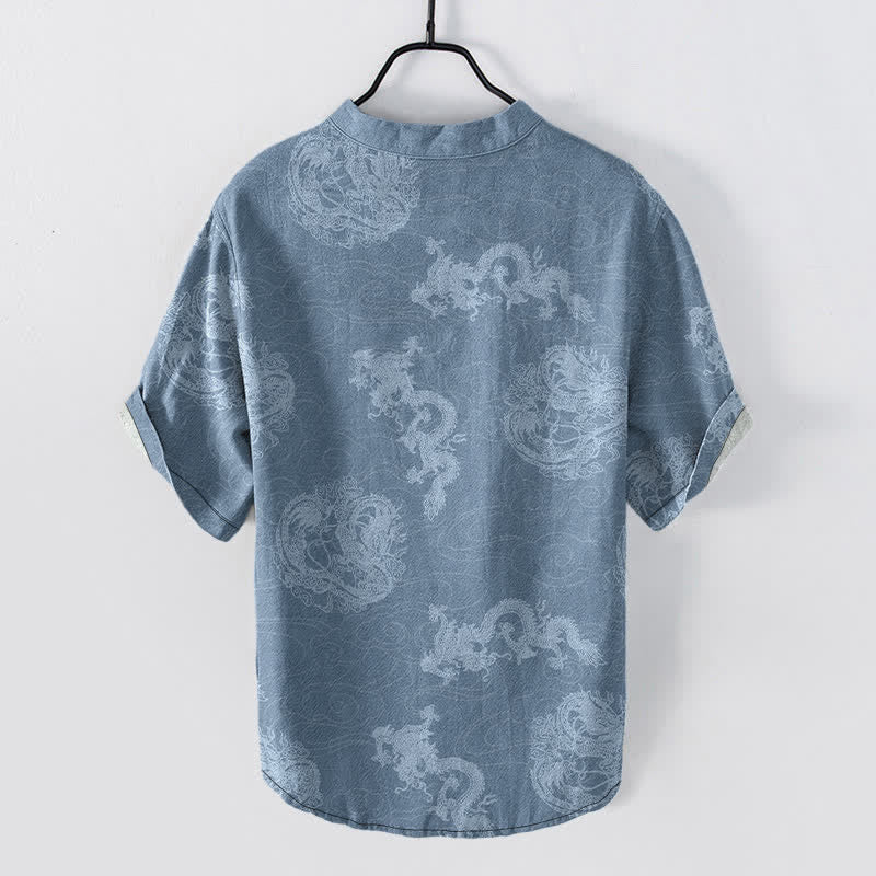 Buddha Stones Camisa de manga corta con medio botón para hombre, de algodón, con estampado de dragón índigo desteñido. - image 1