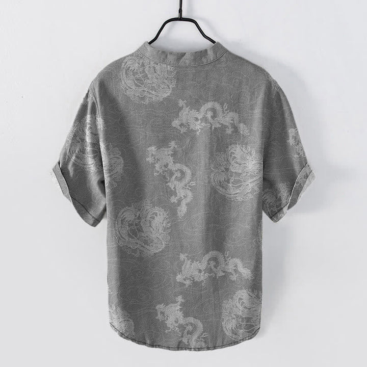 Buddha Stones Camisa de manga corta con medio botón para hombre, de algodón, con estampado de dragón índigo desteñido. - image 6