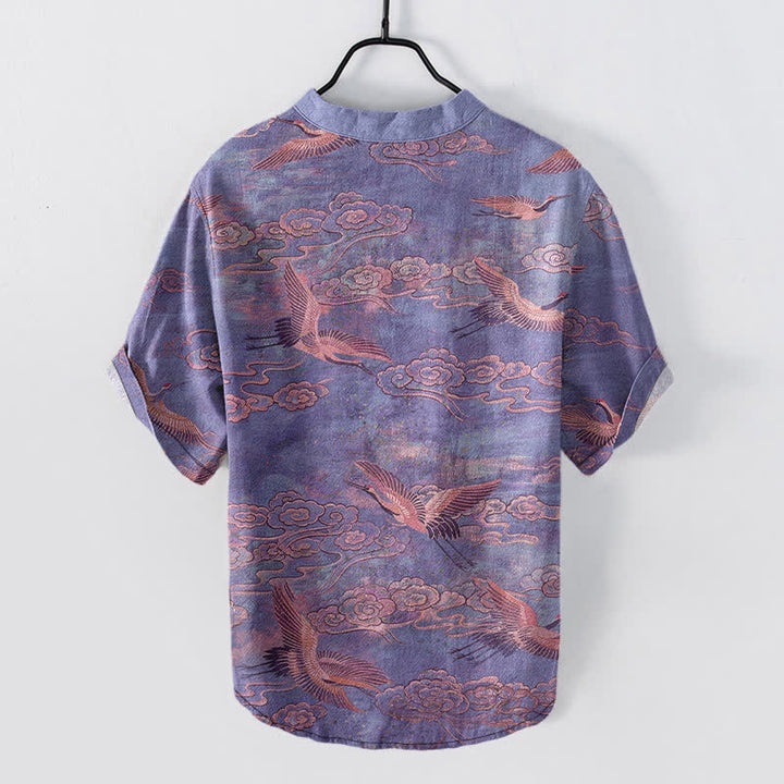 Buddha Stones Camisa de manga corta con medio botón para hombre, de algodón, con estampado de grullas voladoras y nubes. - image 8