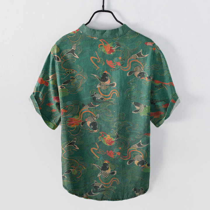 Buddha Stones Camisa de manga corta con medio botón para hombre, de algodón, con estampado de peces koi y loto. - image 1
