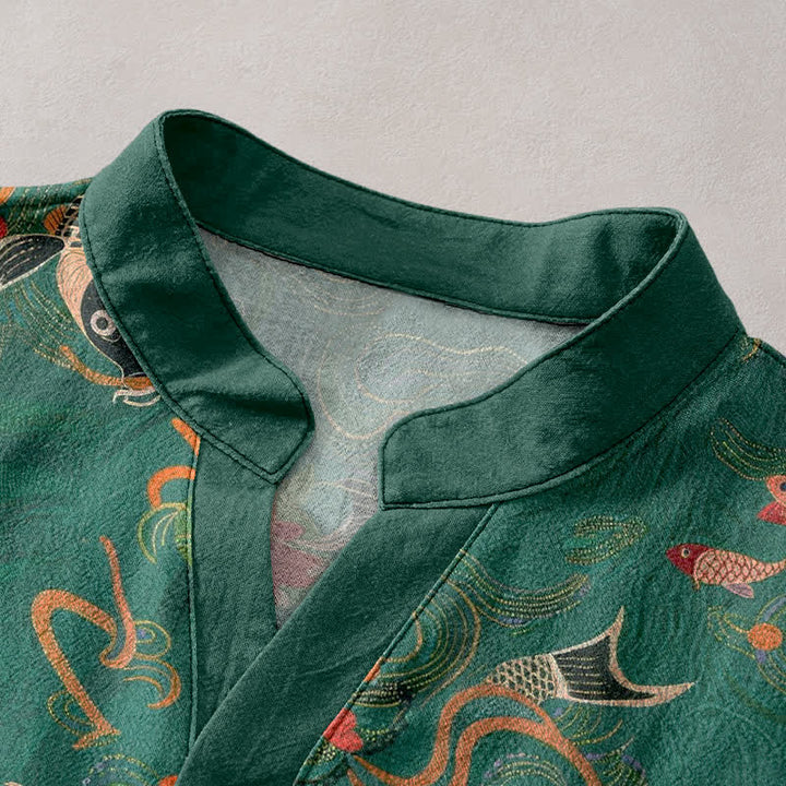 Buddha Stones Camisa de manga corta con medio botón para hombre, de algodón, con estampado de peces koi y loto. - image 2
