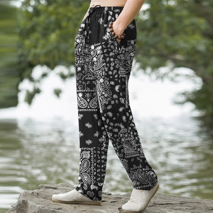 Buddha Stones Pantalones de hombre de algodón con estampado de patchwork paisley en blanco y negro, corte ajustado y bolsillos. - image 1