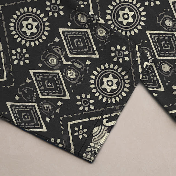 Buddha Stones Pantalones de hombre de algodón color marfil con estampado geométrico de mandala de elefante y corte ajustado, con bolsillos. - image 3