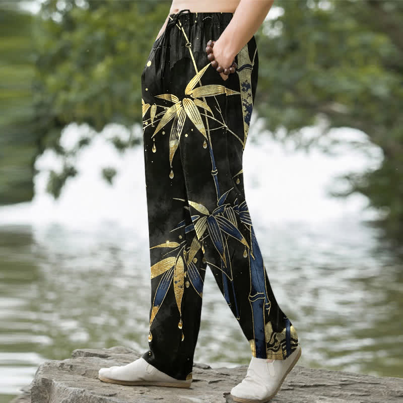 Buddha Stones Pantalones de hombre de algodón con estampado de hojas de bambú doradas, corte ajustado y bolsillos. - image 7