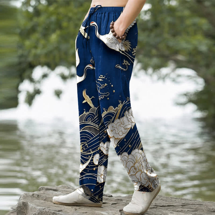 Buddha Stones Pantalones de hombre de algodón blanco con estampado de grullas y olas, corte cónico y bolsillos. - image 7