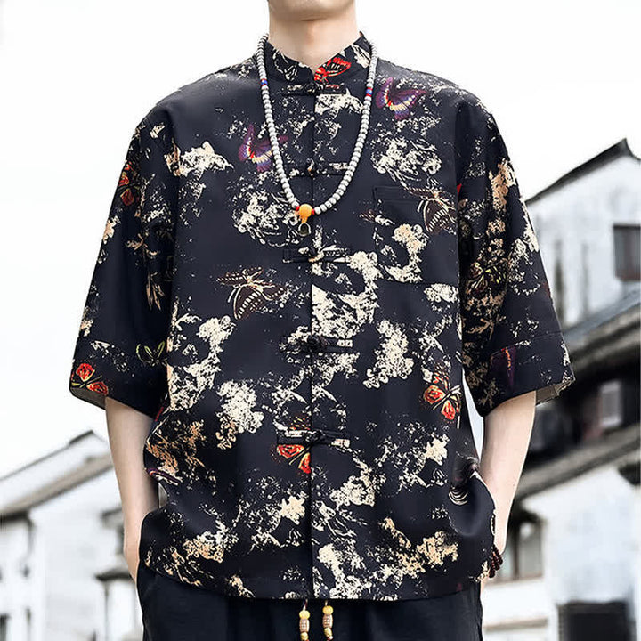 Buddha Stones Camisa de manga tres cuartos para hombre con estampado floral, de mariposas y botones de rana, estilo Summer Tang, con bolsillo en el pecho. - image 1