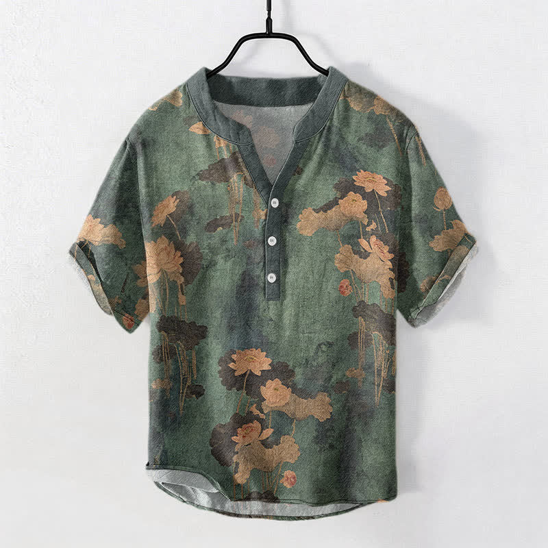 Buddha Stones Camisa de manga corta con medio botón y estampado floral de loto de algodón para hombre - Verde oliva oscuro - US/UK/AU50, EU60 (5XL) - image 0