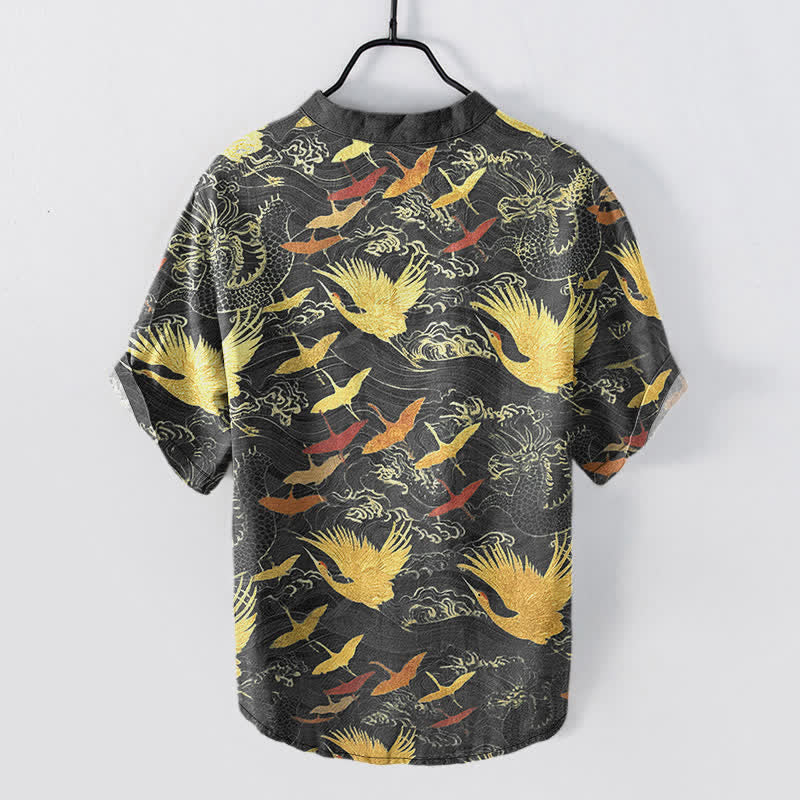 Buddha Stones Camisa de manga corta con medio botón para hombre, de algodón, con estampado de grullas voladoras y olas. - image 1