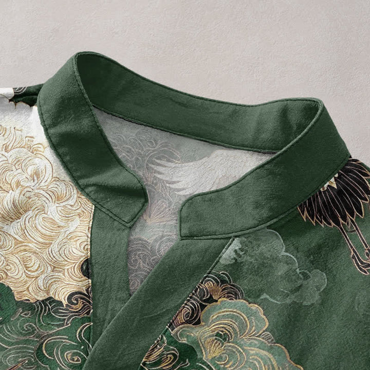 Buddha Stones Camisa de manga corta con medio botón para hombre, de algodón, con estampado de grullas y nubes. - image 2