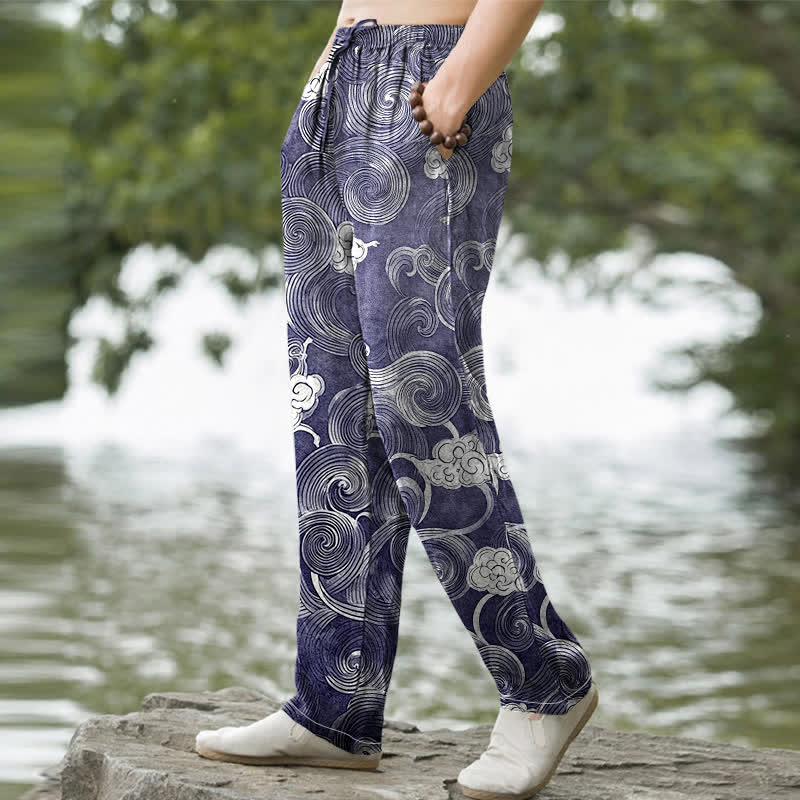Buddha Stones Pantalones de hombre de algodón con estampado de nubes y ondas, corte cónico y bolsillos. - image 1