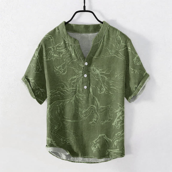 Buddha Stones Camisa de manga corta con medio botón para hombre, de algodón, con estampado de caballo al galope. - Verde oliva - US/UK/AU50, EU60 (5XL) - image 0