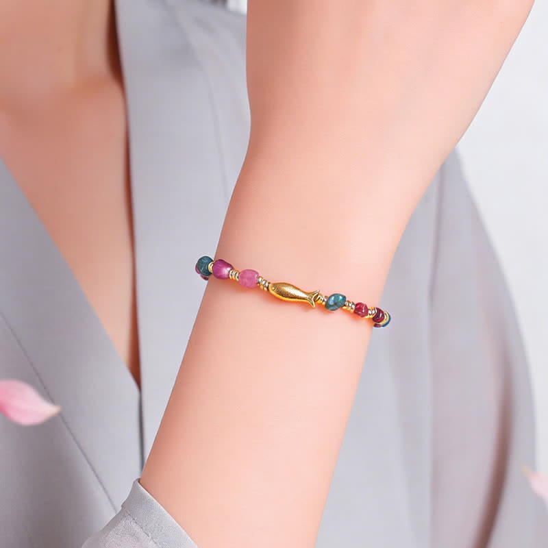 Buddha Stones Pulsera de turmalina arcoíris con diseño de pez koi y corte rústico. - image 8