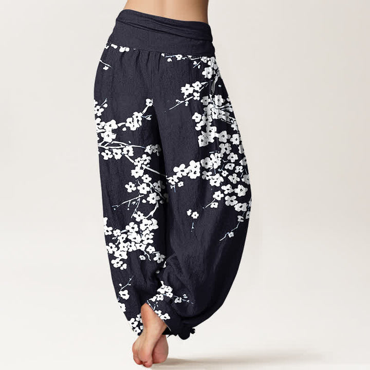 Buddha Stones Pantalones harem de mujer con cintura elástica y estampado de ramas de flores blancas, de algodón puro. - image 9