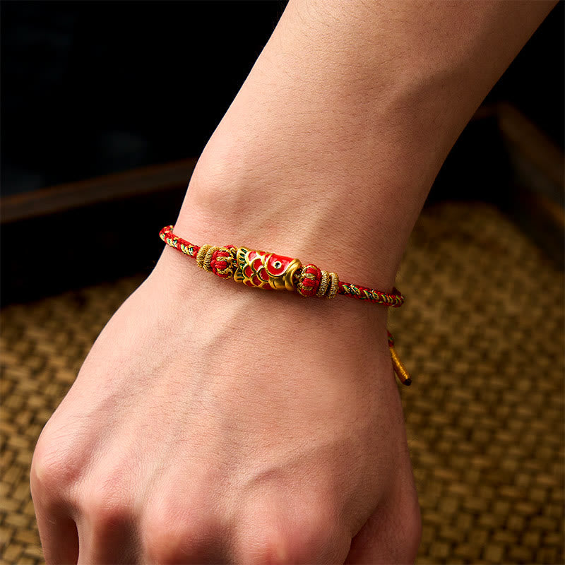Buddha Stones Pulsera protectora tejida a mano con hilo rojo y diseño de flor de pez koi. - image 4
