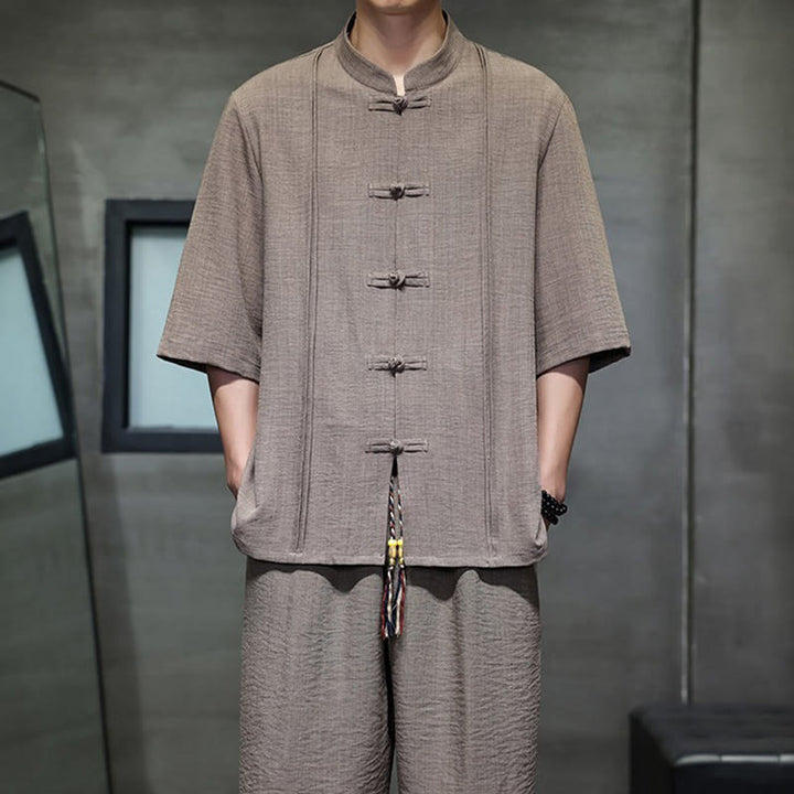 Buddha Stones Conjunto de 2 piezas: Camisa de manga tres cuartos estilo Tang con botones de rana, pantalones cortos y ropa de meditación para hombre con bolsillos. - image 38