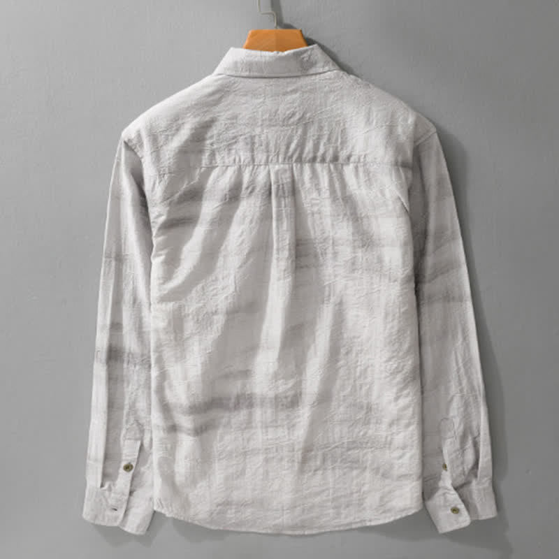 Buddha Stones Camisa de hombre informal minimalista de primavera/verano con botones, color gris liso lavado a la tinta y bolsillo de parche. - image 1