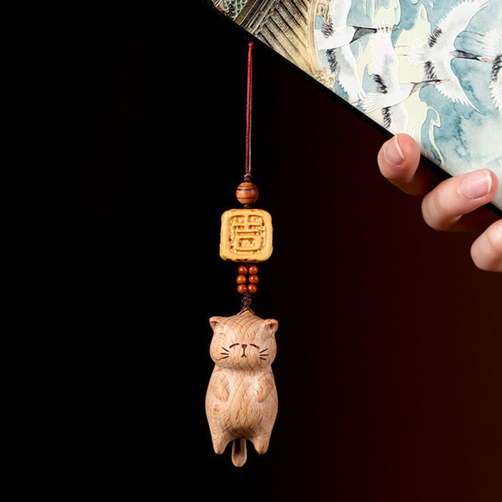 Buddha Stones Decoración colgante para teléfono con forma de gato de la suerte tallado a mano en madera de haya - Madera de haya (Claridad ♥ Energía de conexión a tierra) - image 0