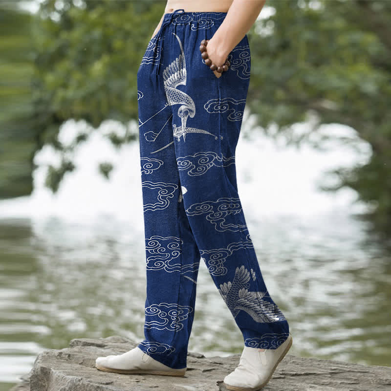 Buddha Stones Pantalones de hombre de algodón blanco con estampado de grullas y nubes auspiciosas, corte ajustado y bolsillos. - image 1