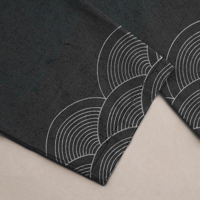 Buddha Stones Pantalones de hombre de algodón blanco con estampado de grullas y olas, corte cónico y bolsillos. - image 3