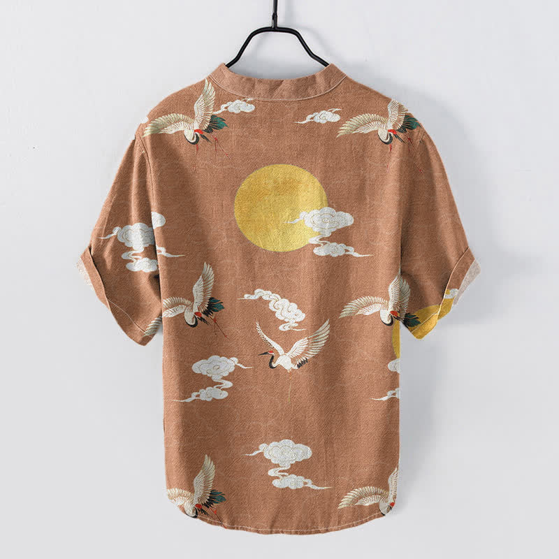 Buddha Stones Camisa de manga corta con medio botón para hombre, de algodón, con estampado de grulla, nube y sol. - image 4