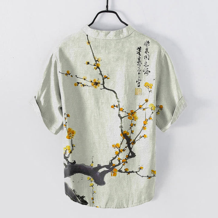 Buddha Stones Camisa de manga corta con medio botón para hombre, de algodón, con estampado de ramas de ciruelo en flor y caligrafía. - image 4