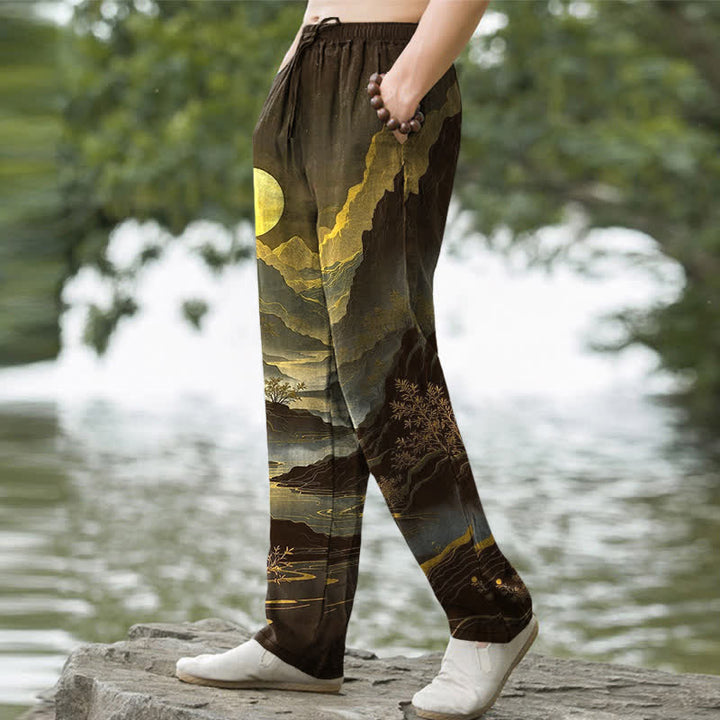 Buddha Stones Pantalones de hombre de algodón con estampado de montaña dorada al amanecer, corte cónico y bolsillos. - image 5