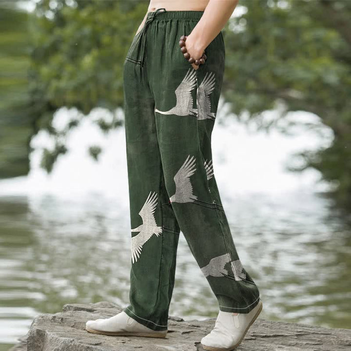 Buddha Stones Pantalones de hombre de algodón blanco con estampado de grullas voladoras, corte ajustado y bolsillos. - image 1