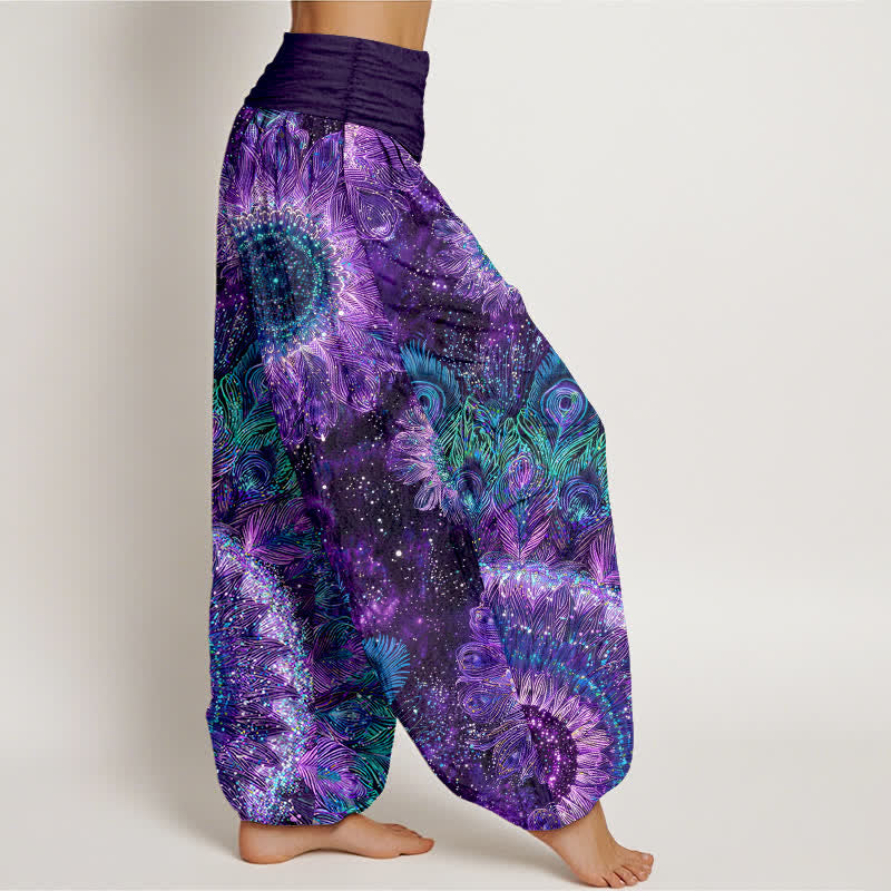 Buddha Stones Pantalones harem de mujer con cintura elástica y estampado de plumas de pavo real, de algodón. - image 1