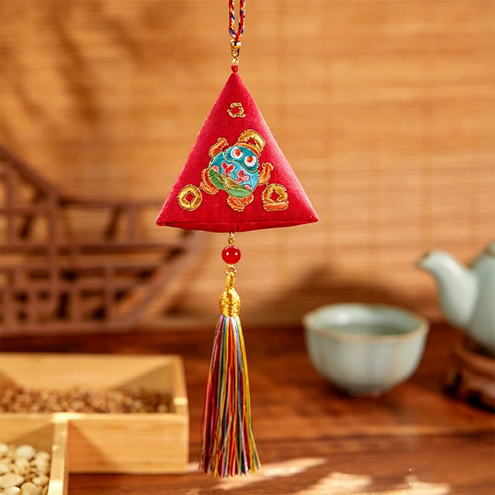 Buddha Stones Bordado Zongzi Triángulo Escorpión Lindo Animal Decoración - Sapo rojo - image 4