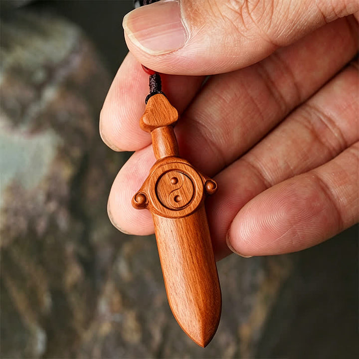 Buddha Stones Llaveros con espadas grabadas con el símbolo del equilibrio Yin Yang en madera de azufaifo. - image 9