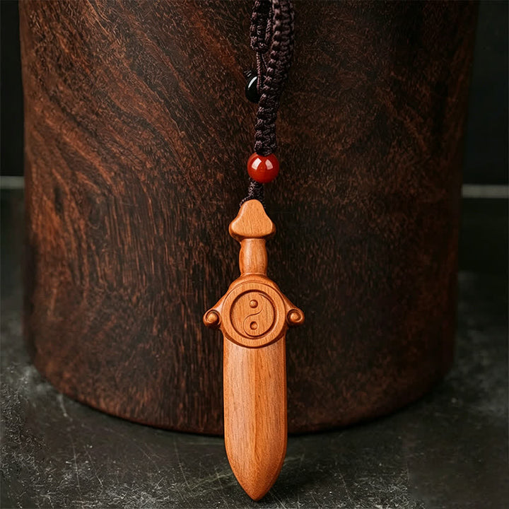 Buddha Stones Llaveros con espadas grabadas con el símbolo del equilibrio Yin Yang en madera de azufaifo. - image 1