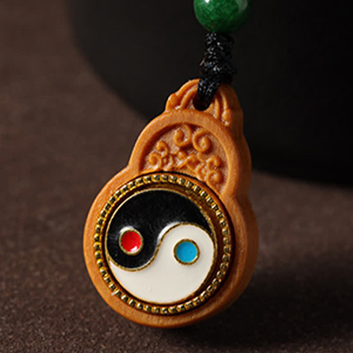 Buddha Stones Calabaza colgante de protección Bagua Yin Yang de sándalo verde para teléfono - image 10