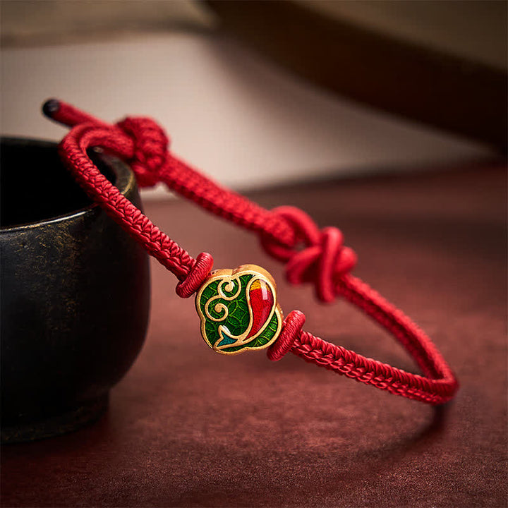 Buddha Stones Pulsera ajustable de cordón trenzado con doble protección de pez koi, hecha a mano en color rojo. - image 2