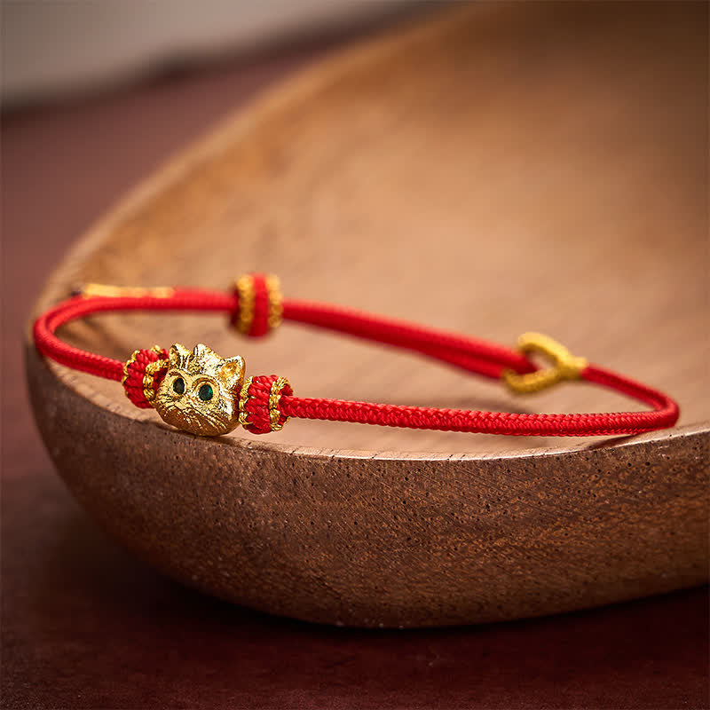 Buddha Stones Pulsera de la suerte con lindo gato, tejida a mano con hilo rojo. - image 1